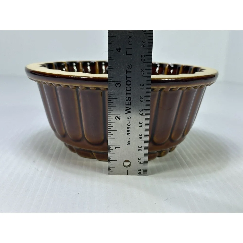Small Williams Sonoma Cake Cranberry Mold Fluted Brown Stoneware Pan Leaves NOS